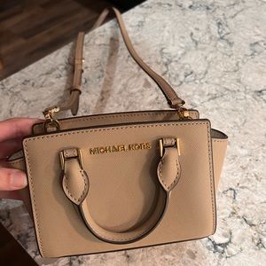 Michael Kors small crossbody bag, In rose gold.